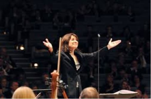 «ACCEDER A LA DIRECTION D’ORCHESTRE POUR UNE FEMME RESTE UN COMBAT»